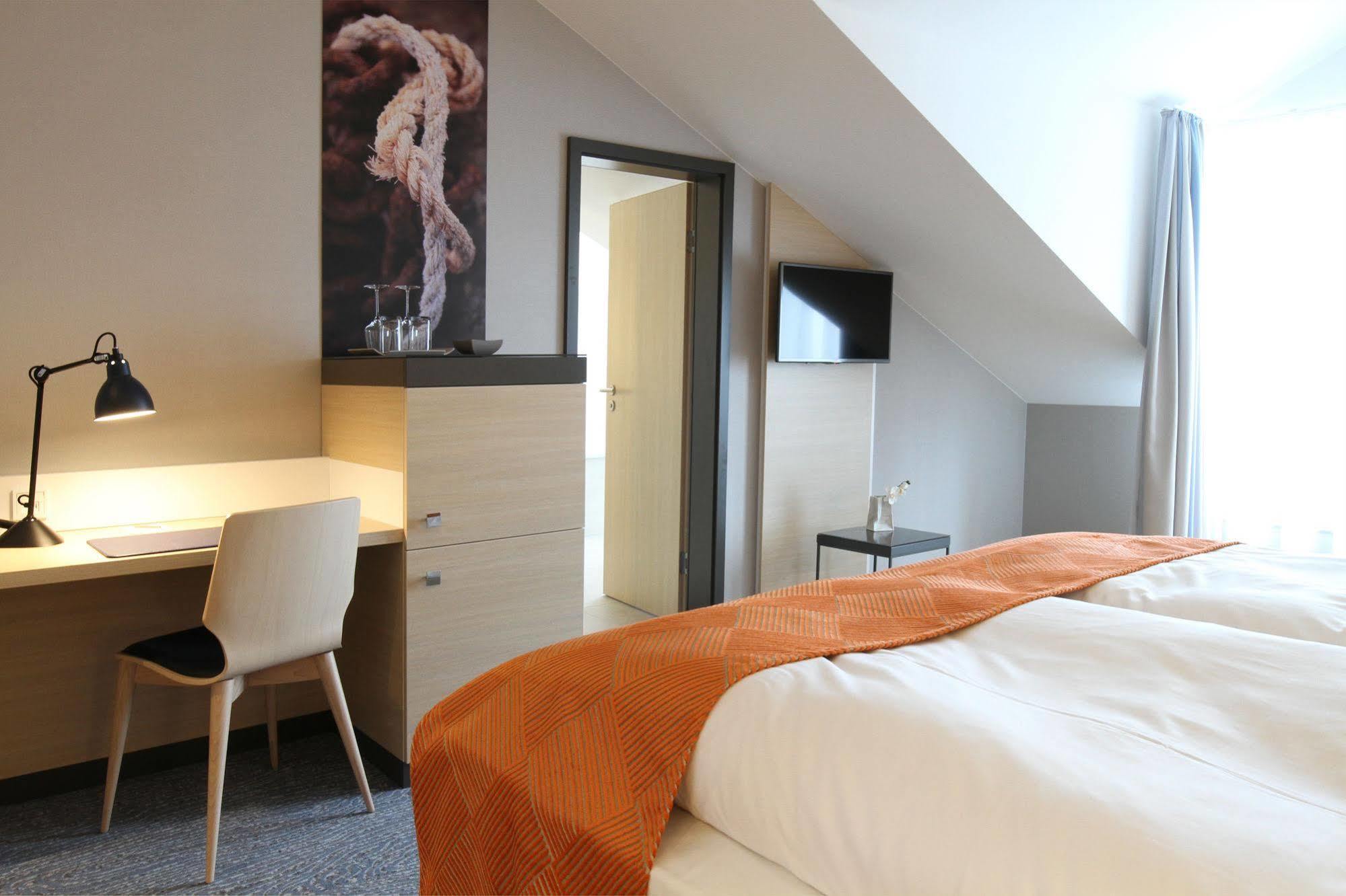 Hafenhotel Meereszeiten ハイリゲンハーフェン エクステリア 写真