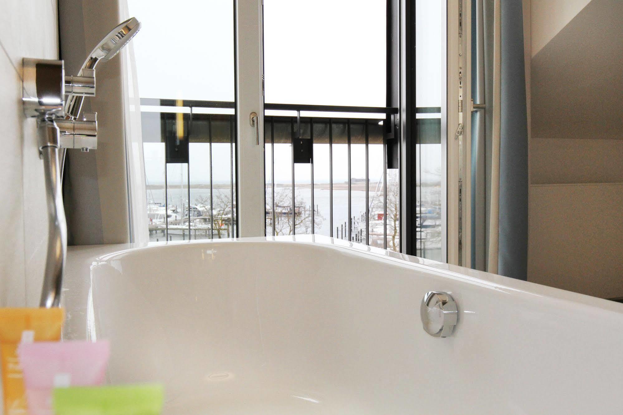 Hafenhotel Meereszeiten ハイリゲンハーフェン エクステリア 写真
