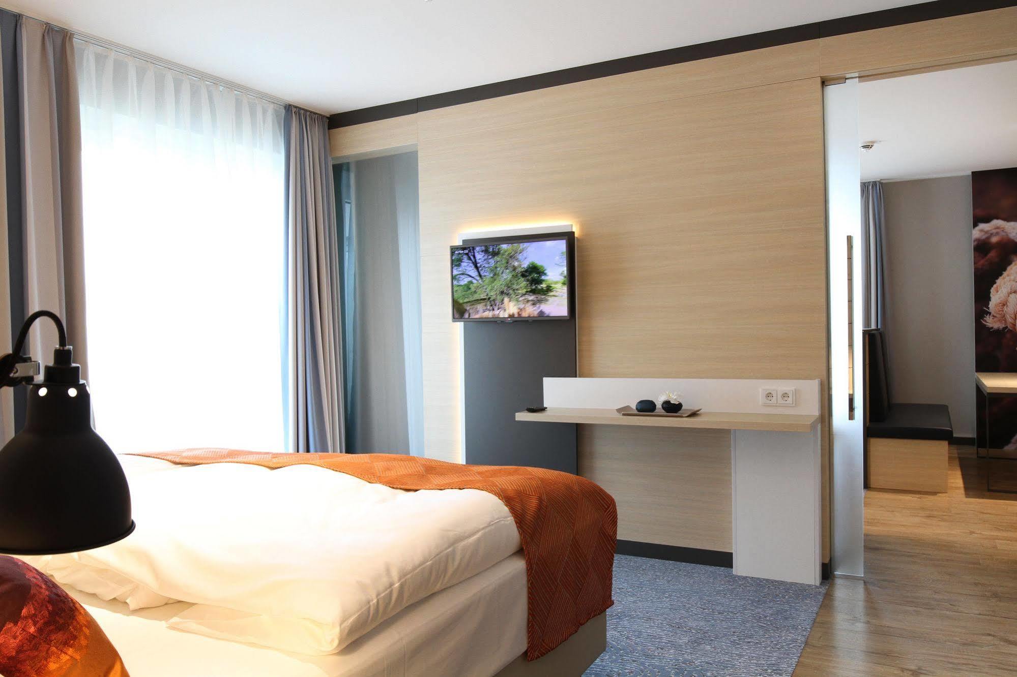 Hafenhotel Meereszeiten ハイリゲンハーフェン エクステリア 写真