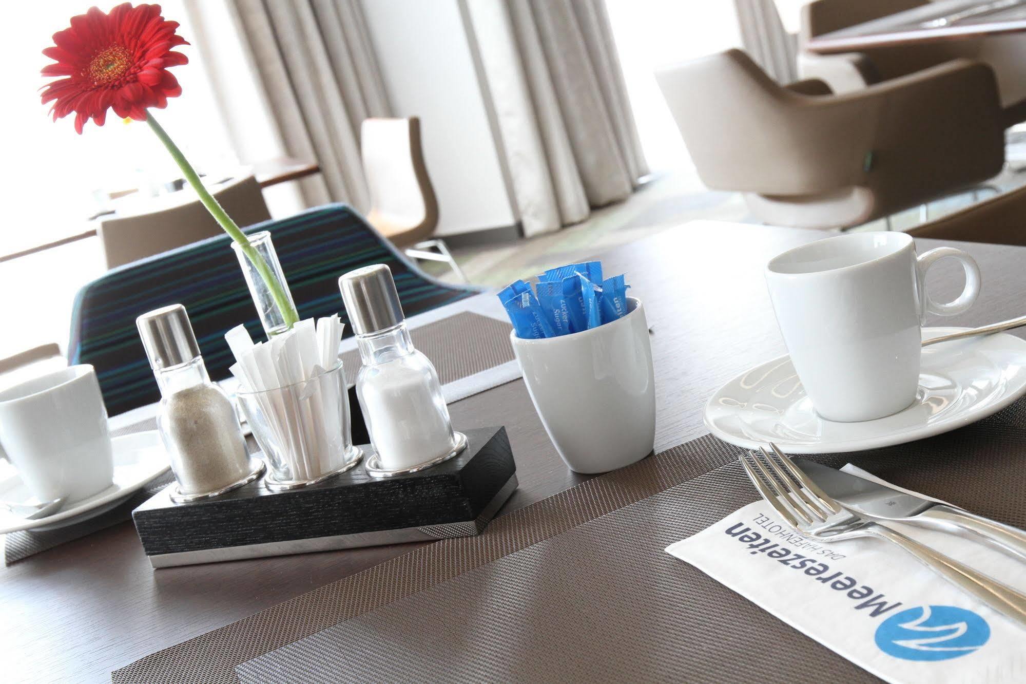 Hafenhotel Meereszeiten ハイリゲンハーフェン エクステリア 写真